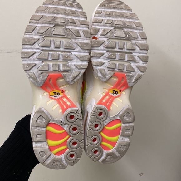 Women’s Nike air max plus - Picture 12 of 13